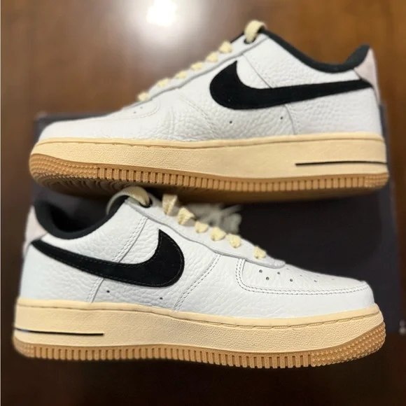 Women’s Air Force 1s ‘07 - Picture 4 of 7